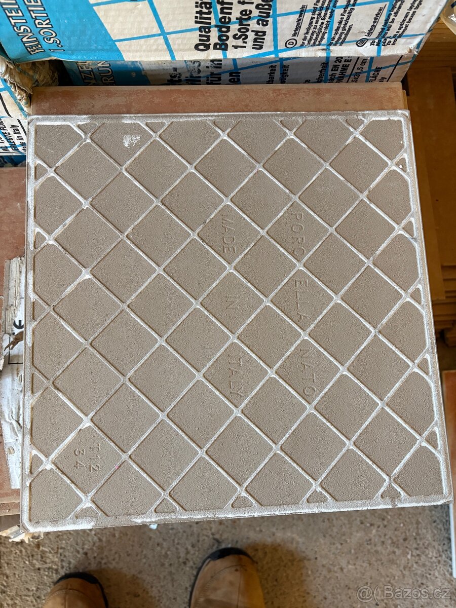 Dlažba 31,5x31,5 , 61m2 - 2