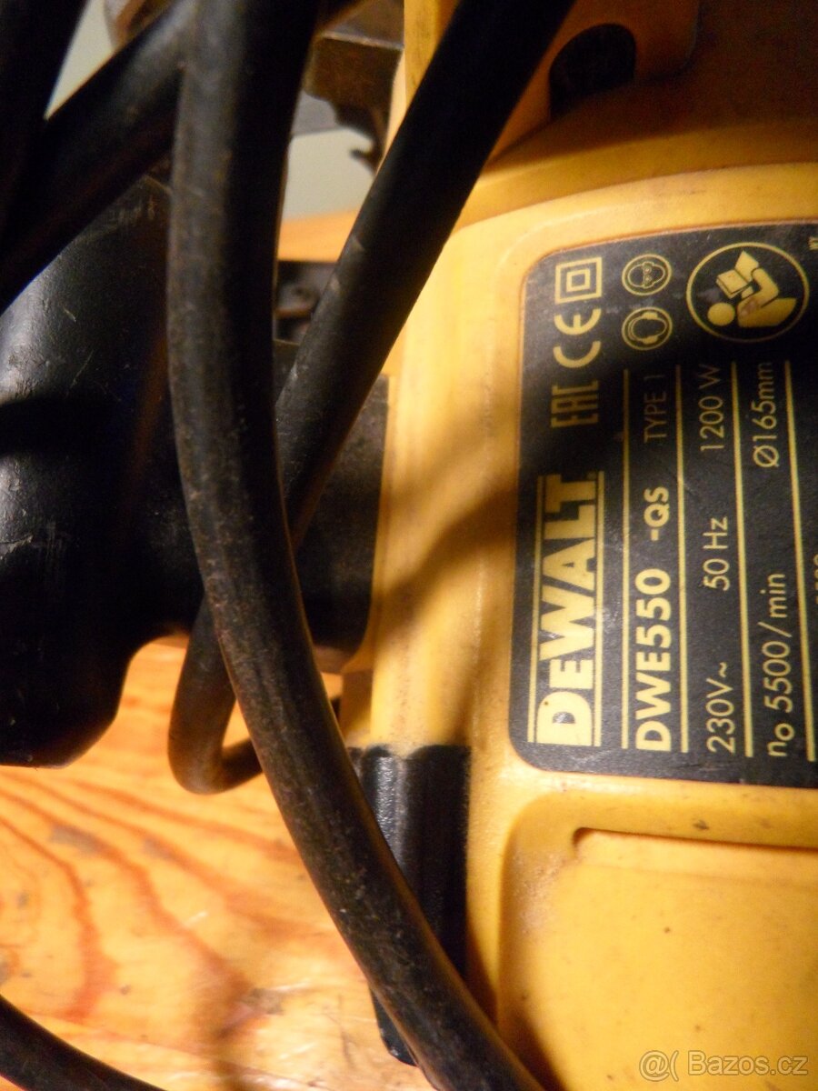 Kotoučová pila Dewalt DWE550 - 2