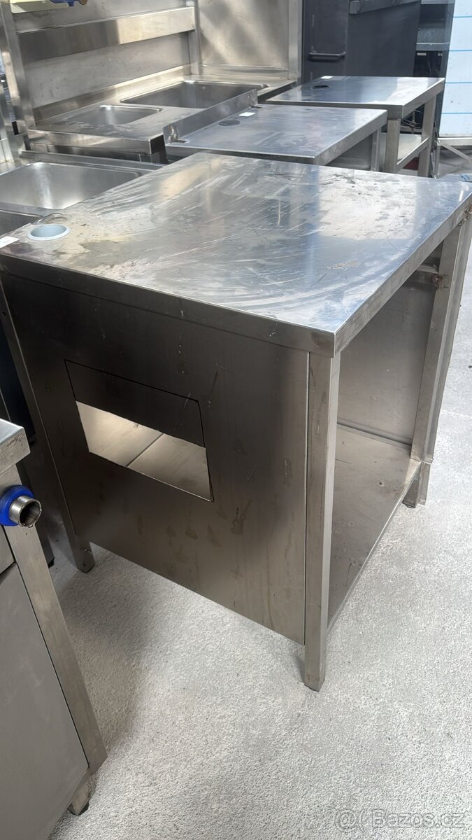 Nerez. stůl - 2