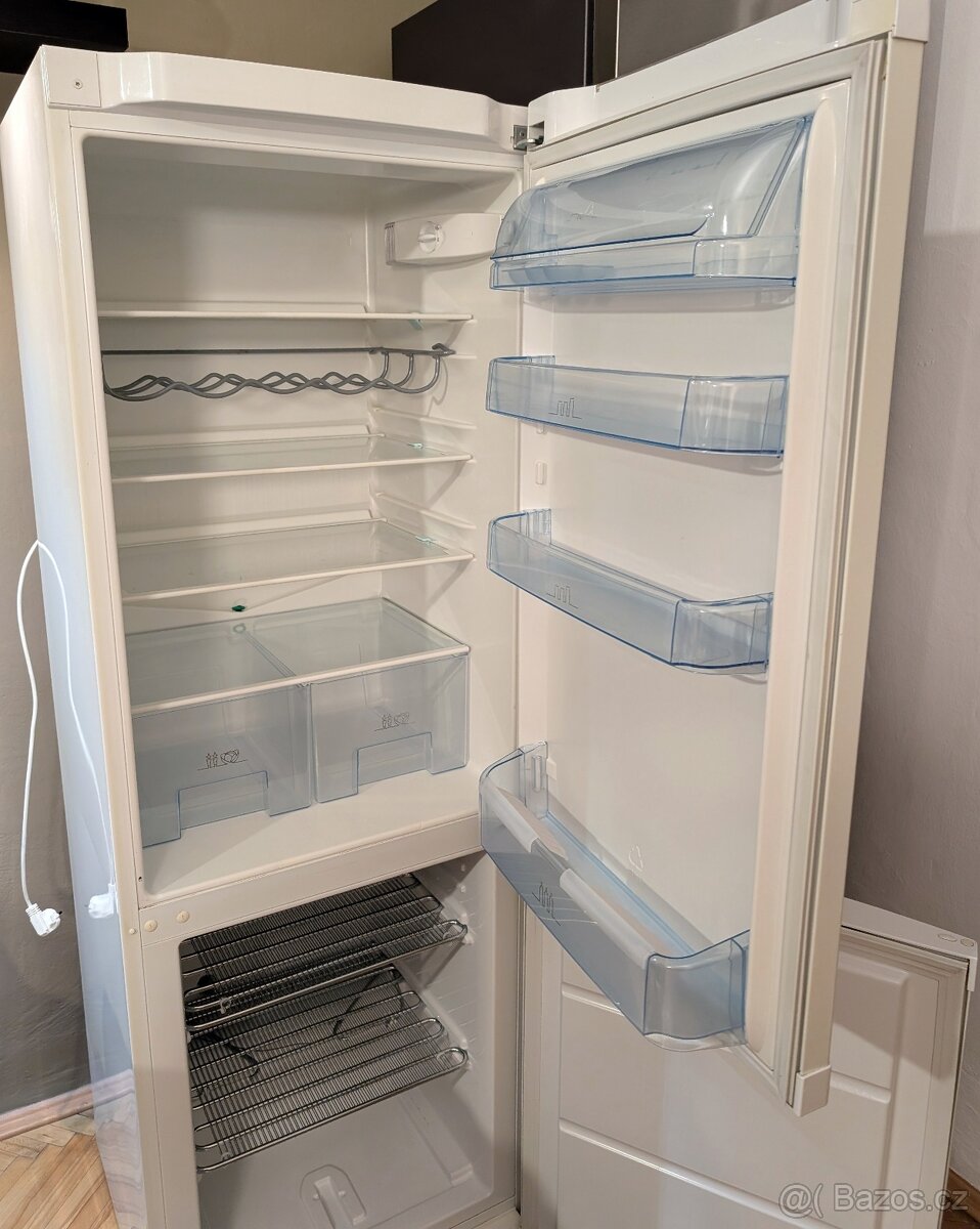 Lednice s mrazákem Electrolux výška 175cm, objem 336l - 2