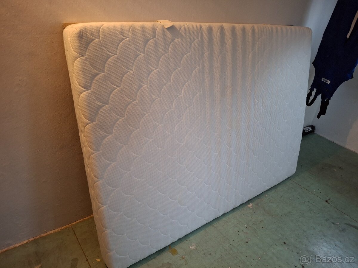 Matrace 140×200 + lamelový rošt - 2