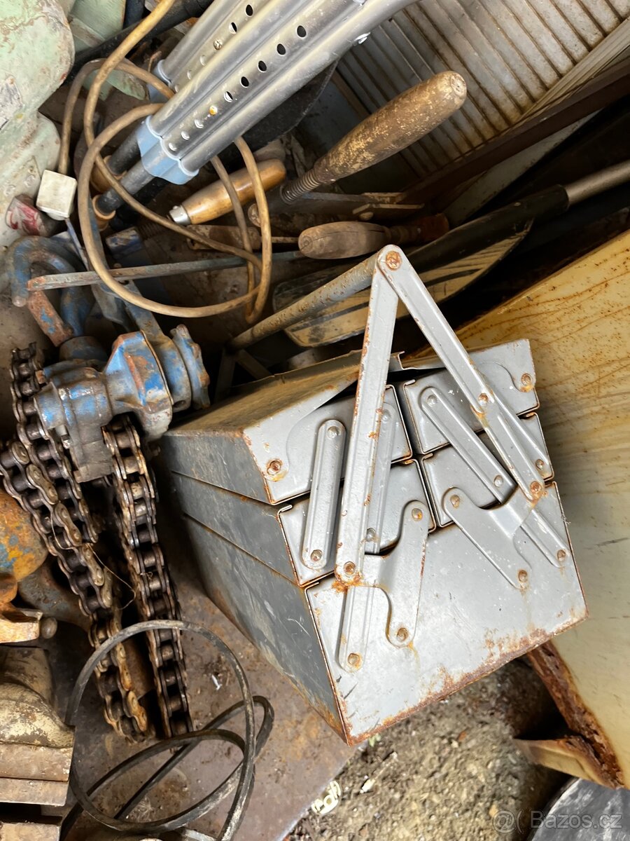 Plechový kufr na nářadí - 2