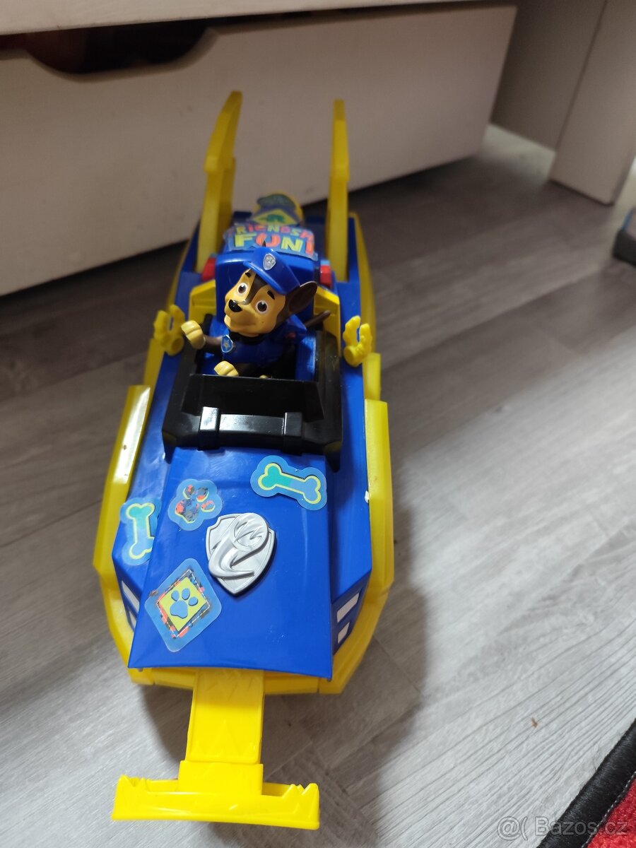 Tlapkova patrola auto - 2