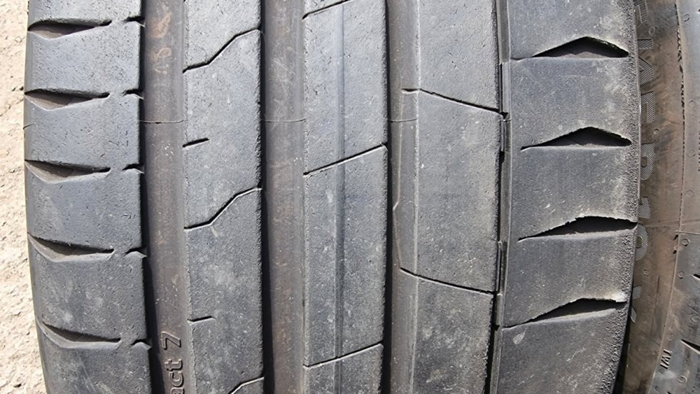 Letní pneu 245/45/19 Continental - 2