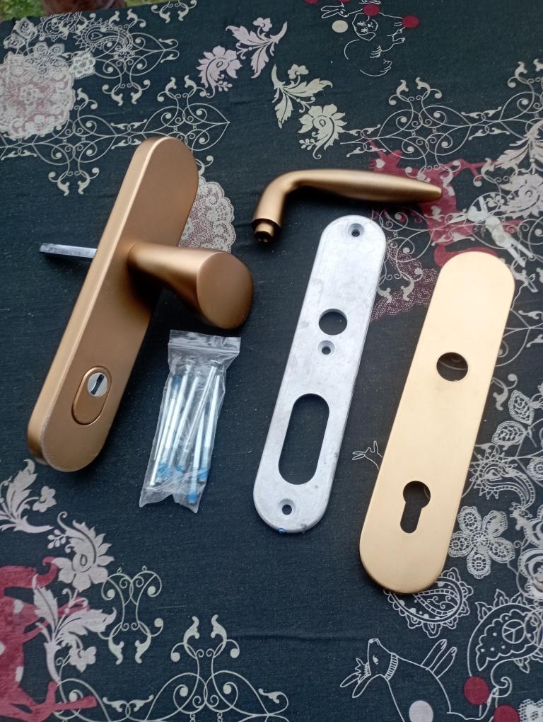 Bezpečnostní kování, 92mm, bronz-elox - 2