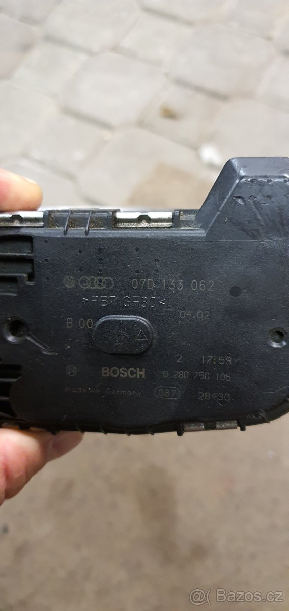 Škrtící klapka Passat 4.0 W8, zrcátka. - 2