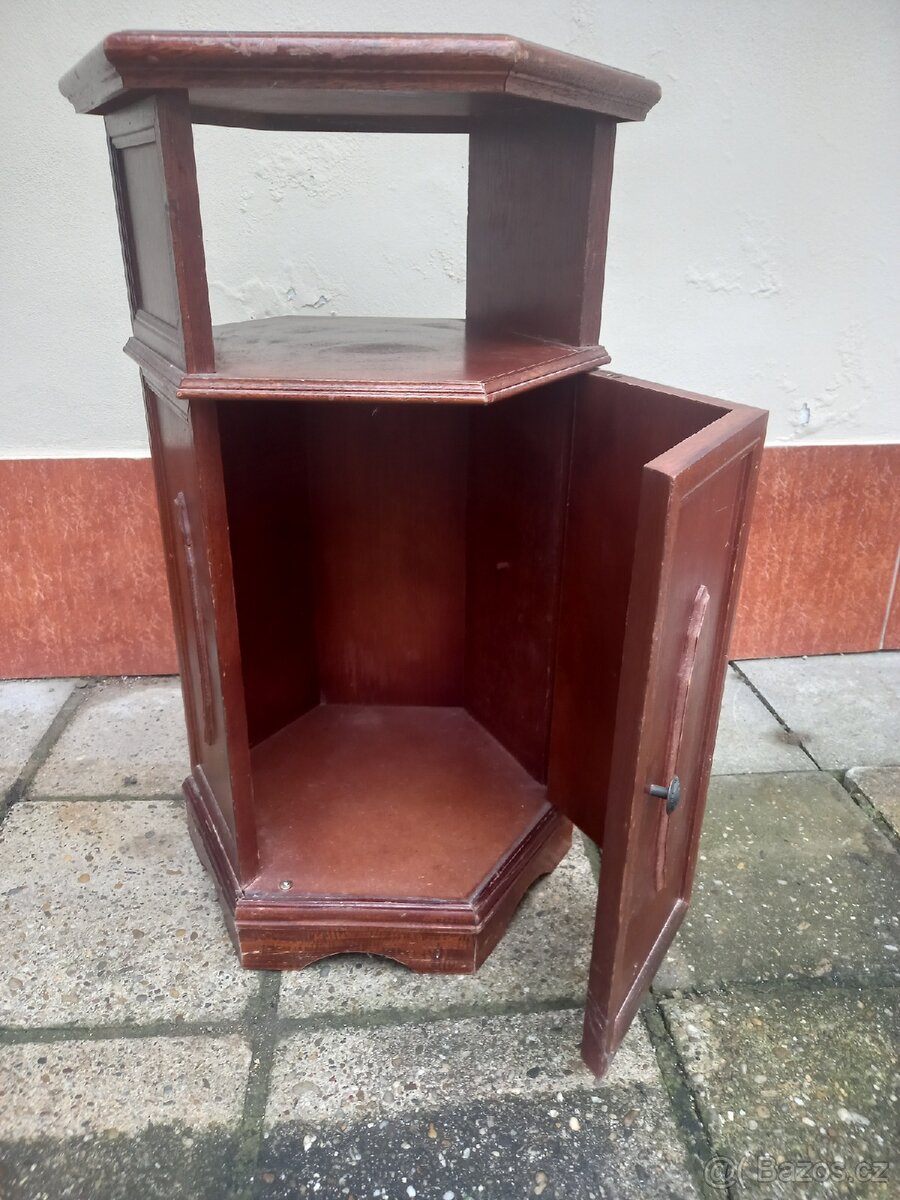 Starožitná skříňka - 2