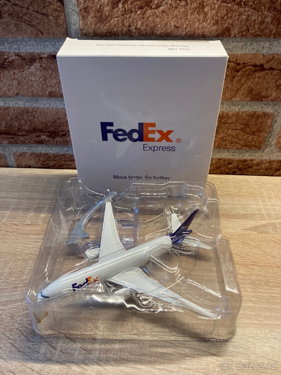 MODEL LETADLA - BOEING 777 - FEDEX. - 2