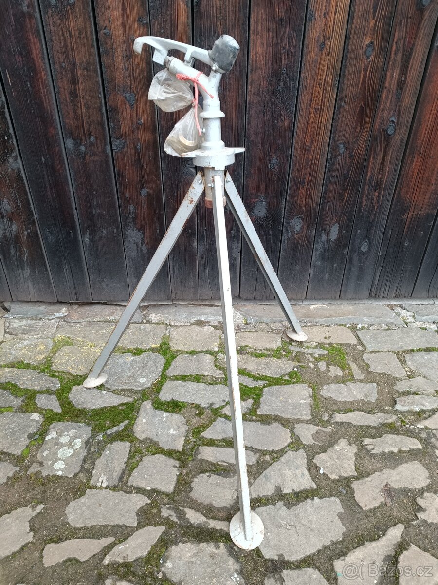 OTOČNÝ POSTŘIKOVAČ PUK - 2