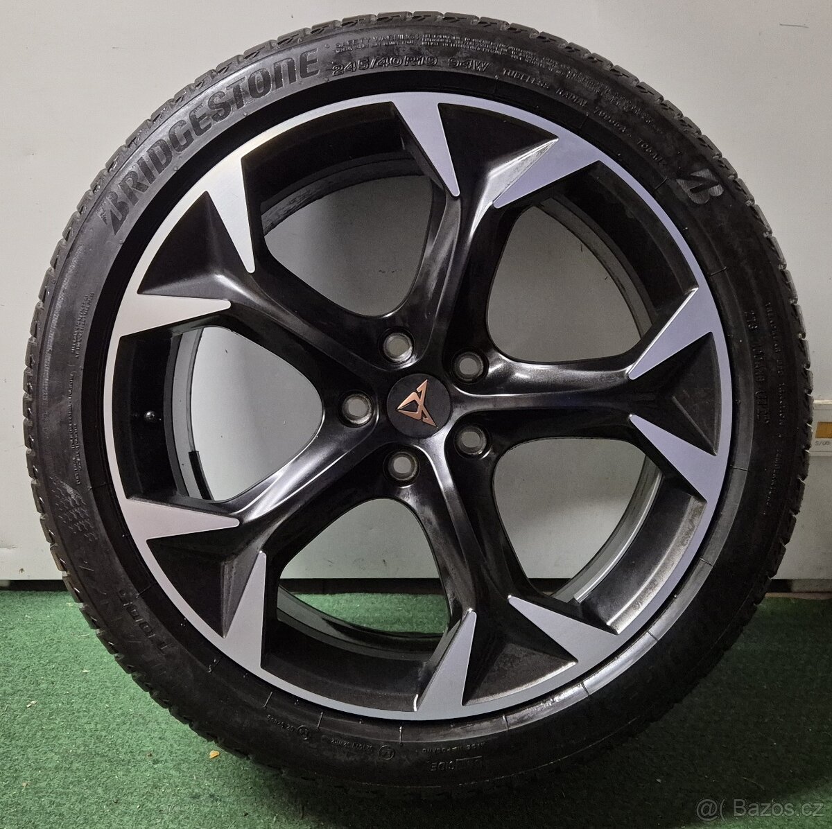 Alu kola Cupra Formentor,Nr.5FF601025E,Bridgestone 245/40R19 - 2