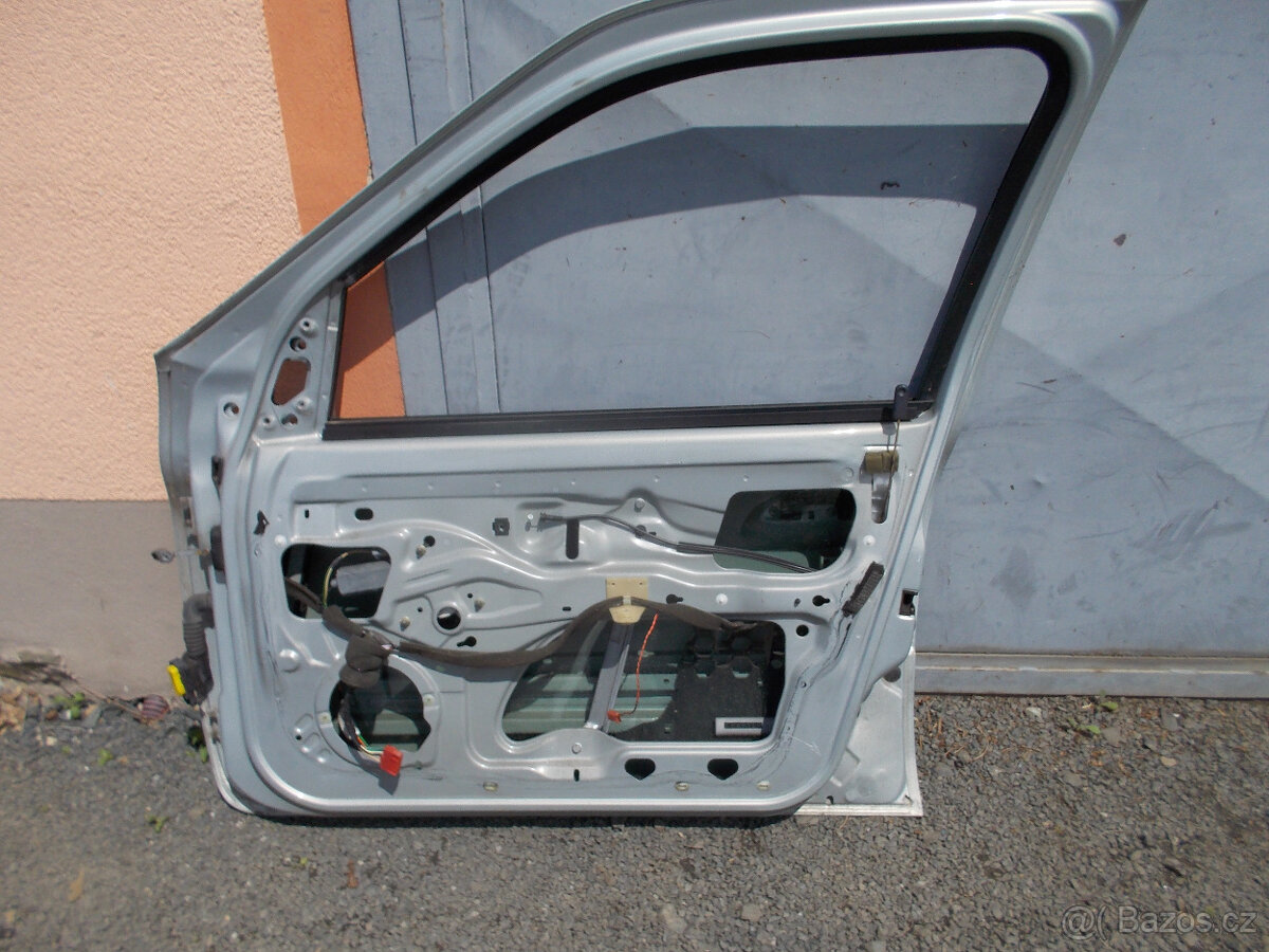 Pravé přední dveře Renault Clio II N.T., Thalia - 2