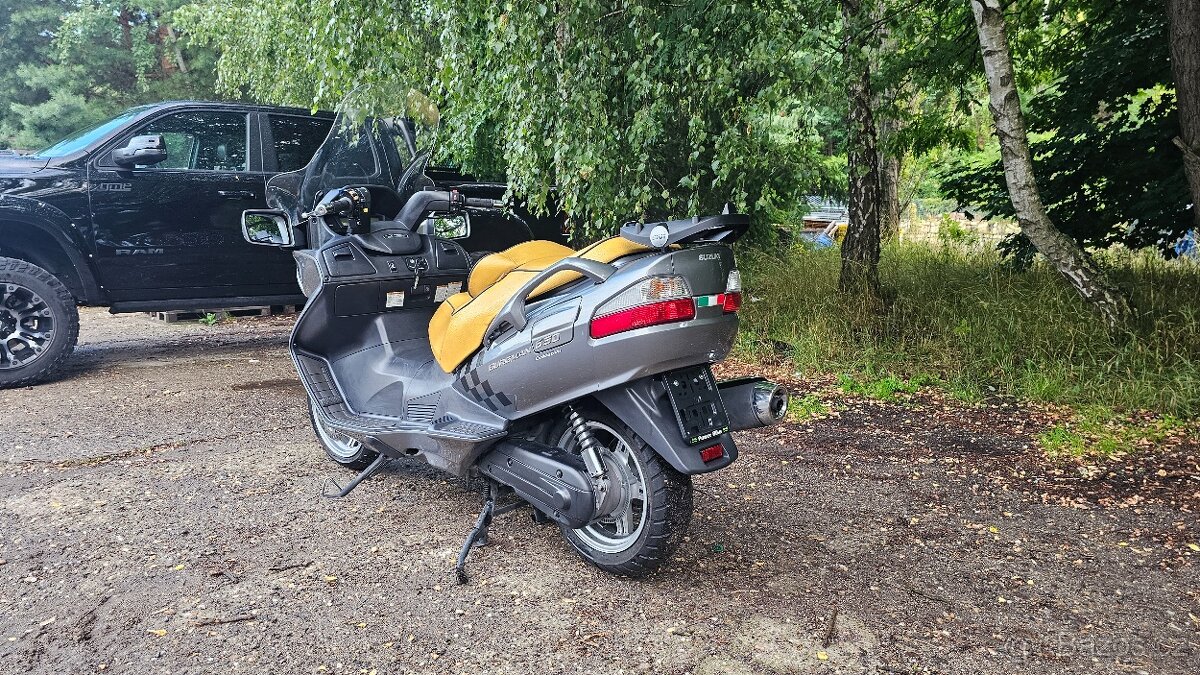 Suzuki Burgman 650 Executive r.v. 2011 - 2