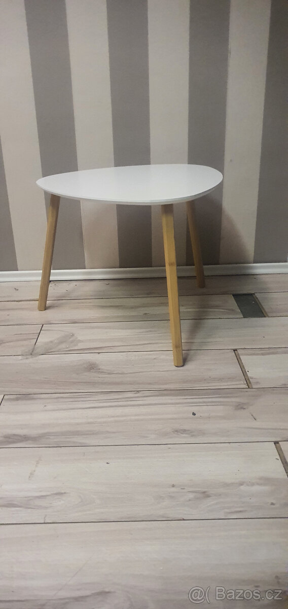 stolek ve skandinávském stylu - 2