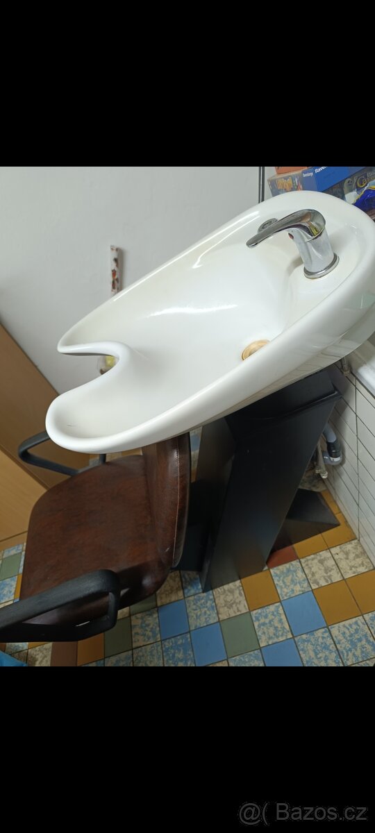 Kadeřnické křeslo s umyvadlem - 2