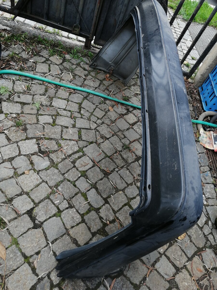 Lancia Thema zadní nárazník - 2