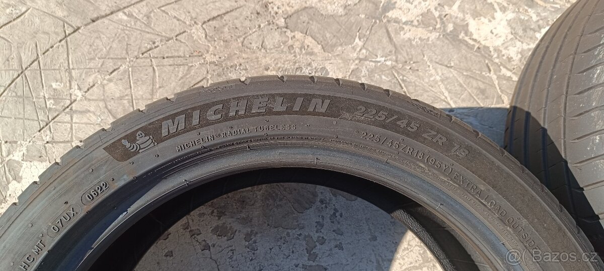 Prodám 2xletní pneu Michelin 225/45 R18 95Y - 2