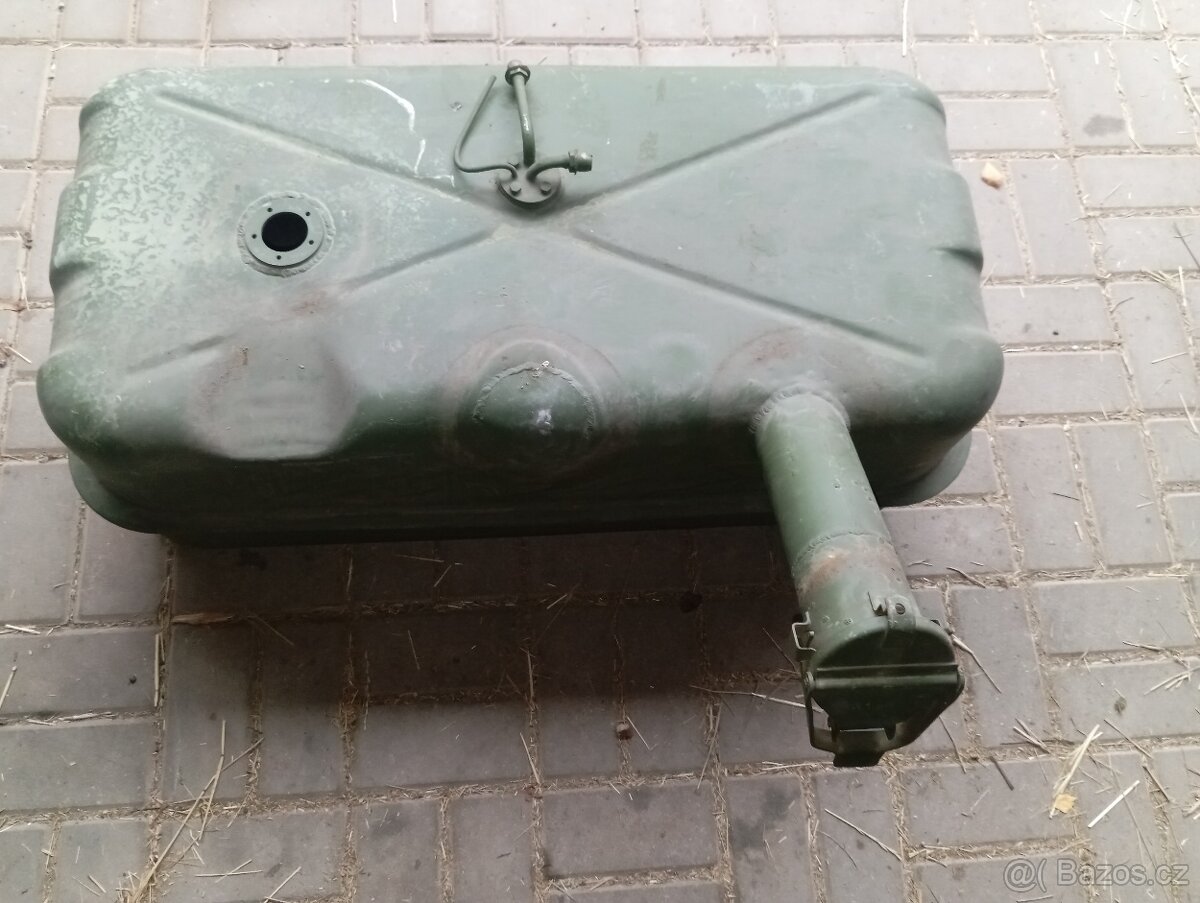 naftová nádrž - 2