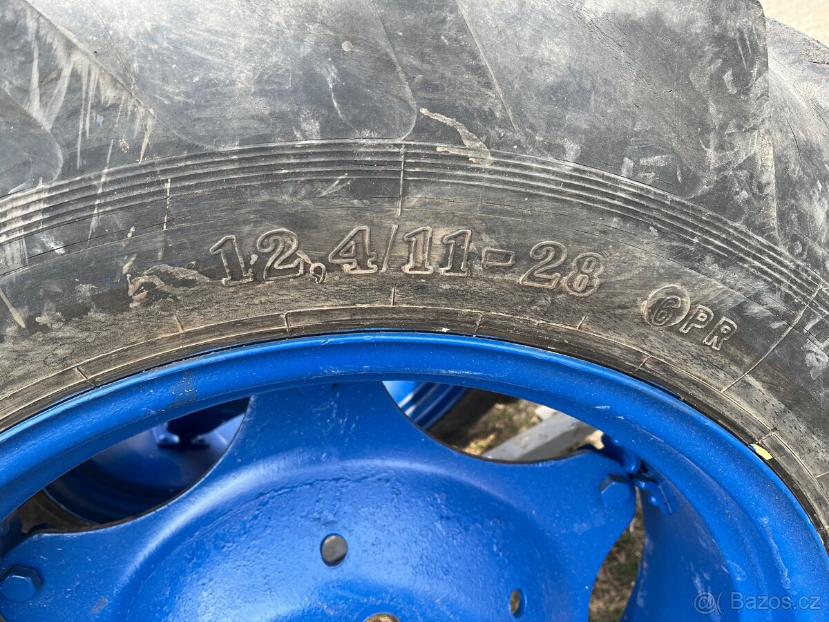 Kola Zetor 12,4-28 - 2