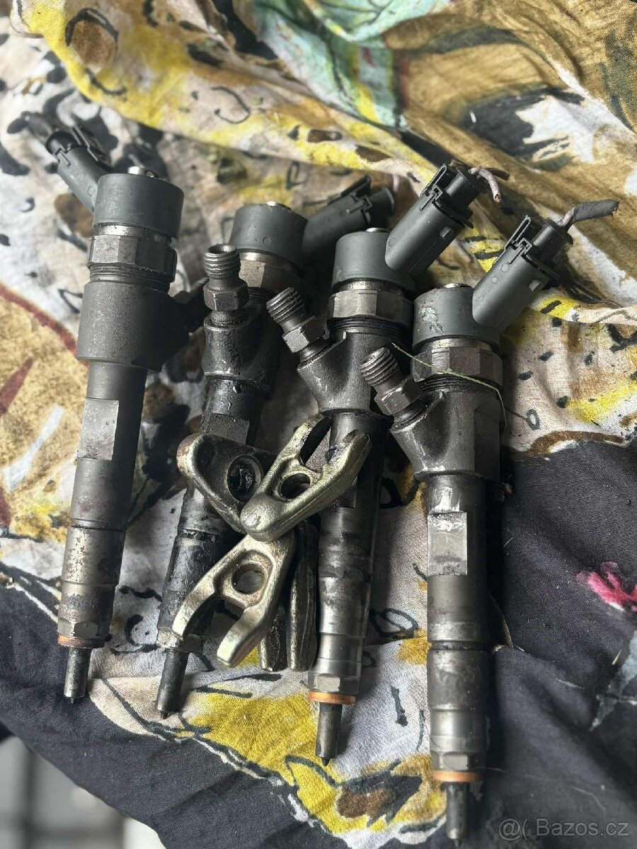 Vstřikovače BOSCH 0445110230 (8200389369)
- 2