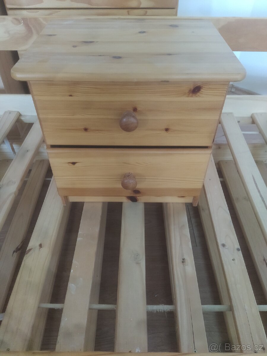 Postel s přistylkou a noční stolek - 2