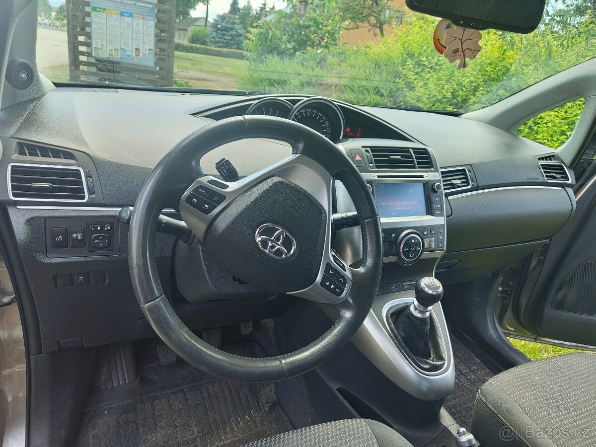 Prodám Toyota verso r.v.2015 - 2