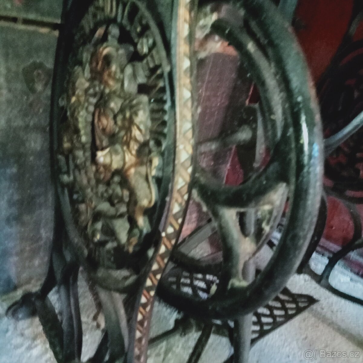 starý šicí stroj - 2