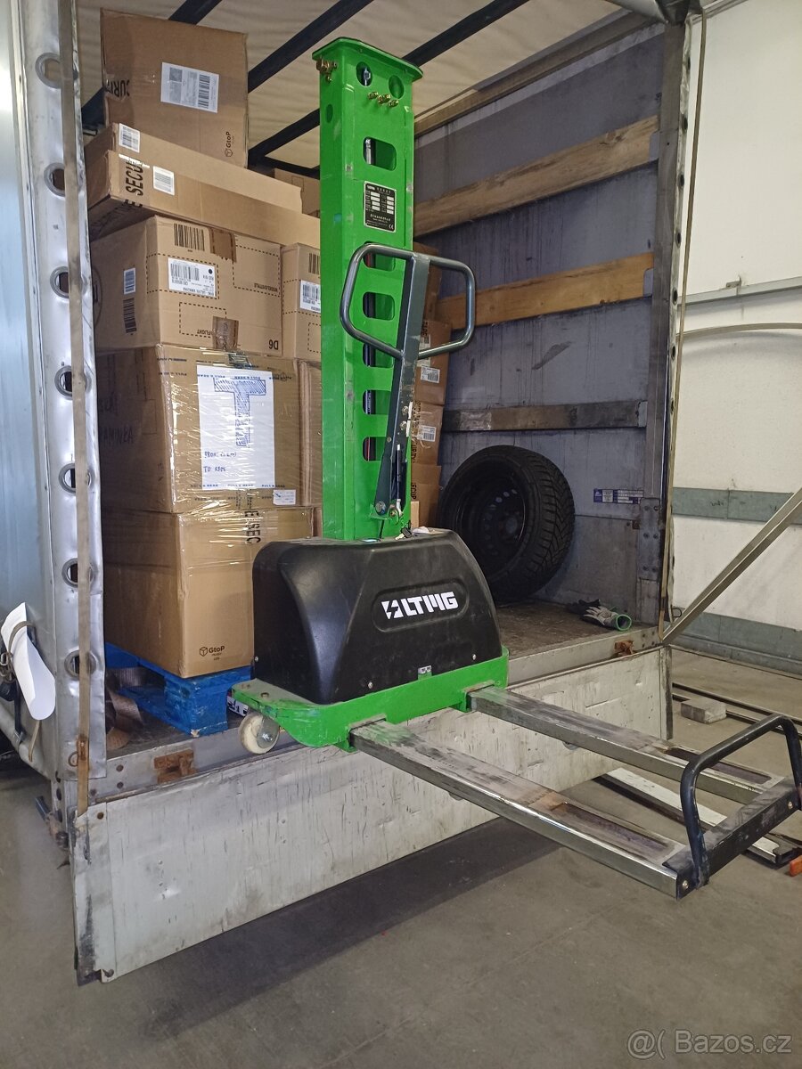 Samonakládací vysokozdvižný paletový vozík - 2