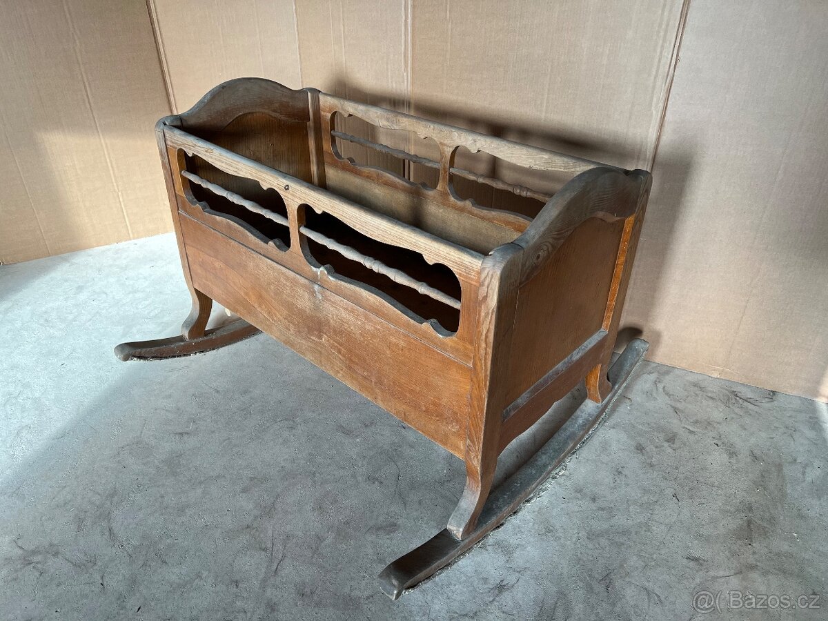 Stará dřevěná kolébka - původní stav - 2