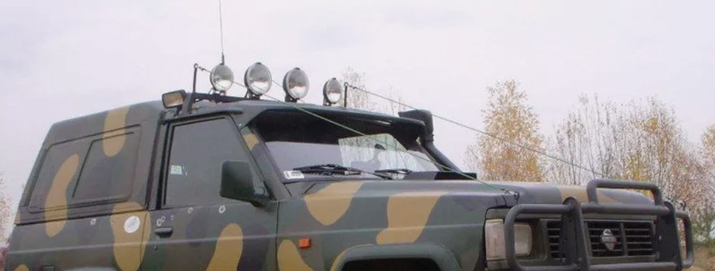 spoiler / deflektor na přední okno Nissan Patrol - 2