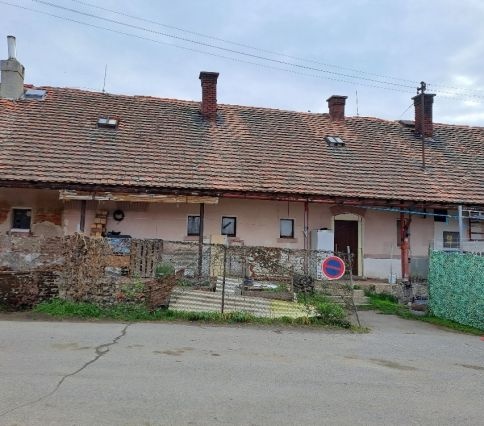 Dražba zemědělského areálu Jesenice - 2