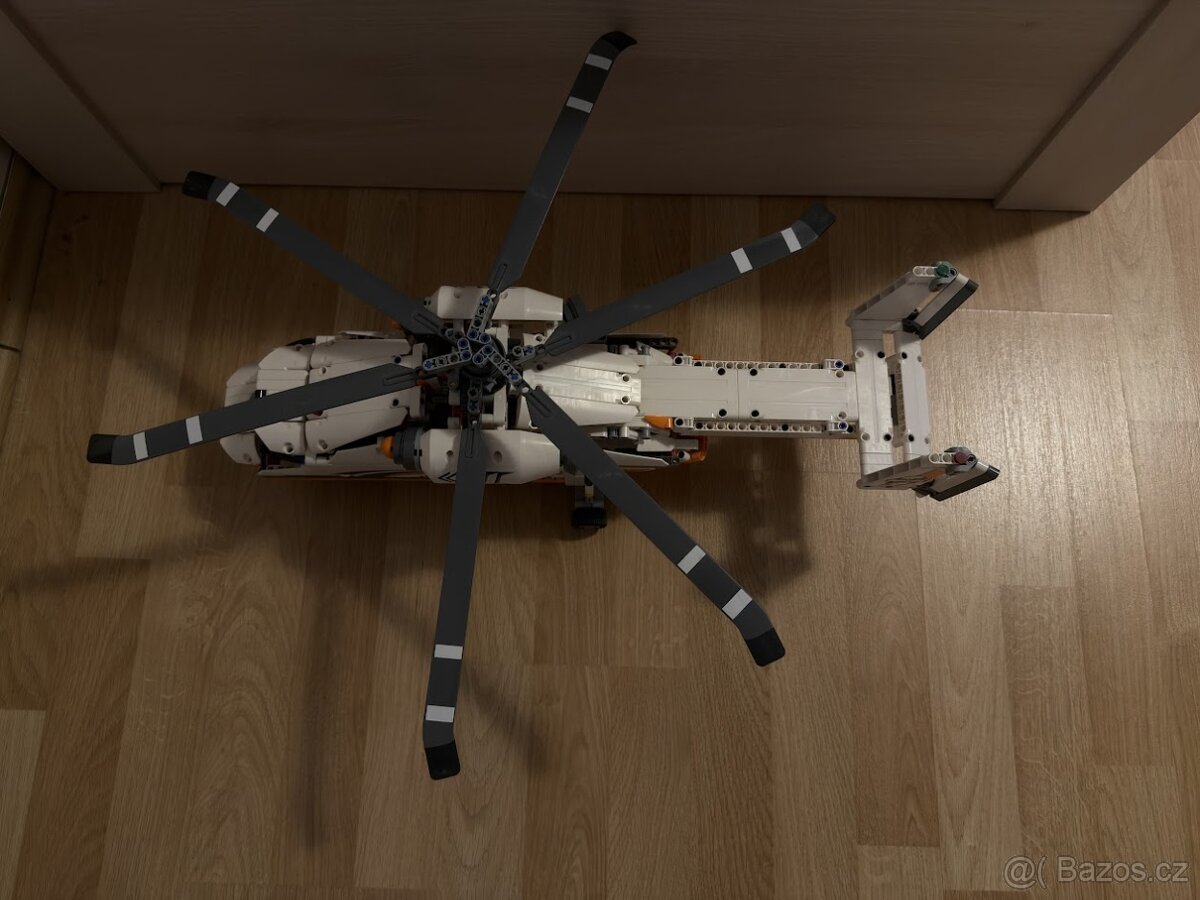 Prodám LEGO Technic 42052 – Těžkotonážní vrtulník - 2