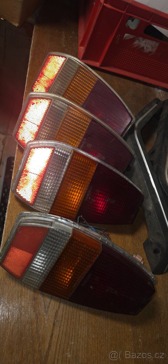 Škoda 120 - užovka zadní světla - 2