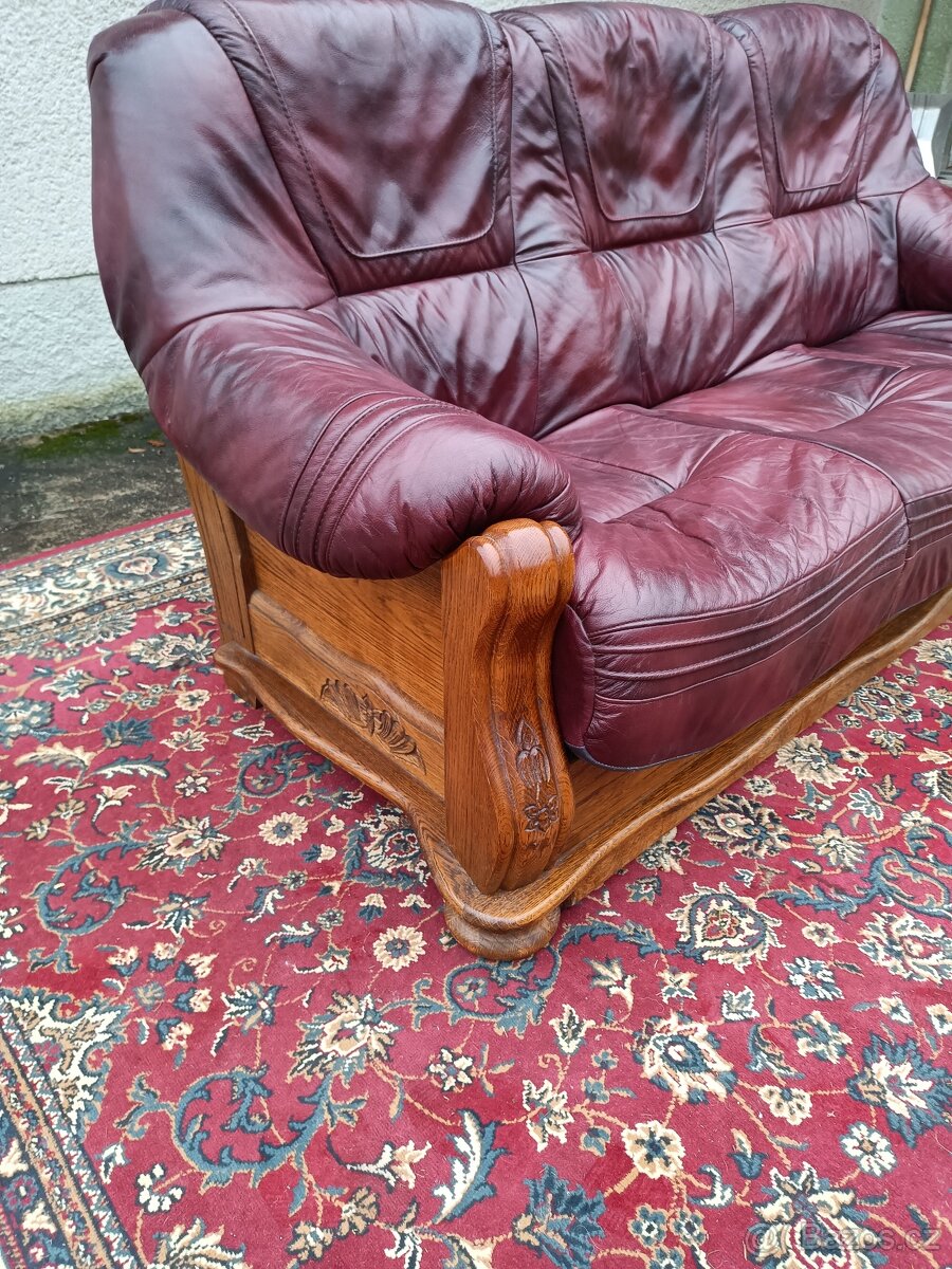 Rustikální kožený gauč . - 2