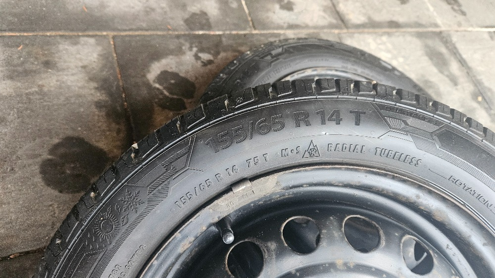 Prodám 2ks disk+pneu C1,107,Aygo - 2