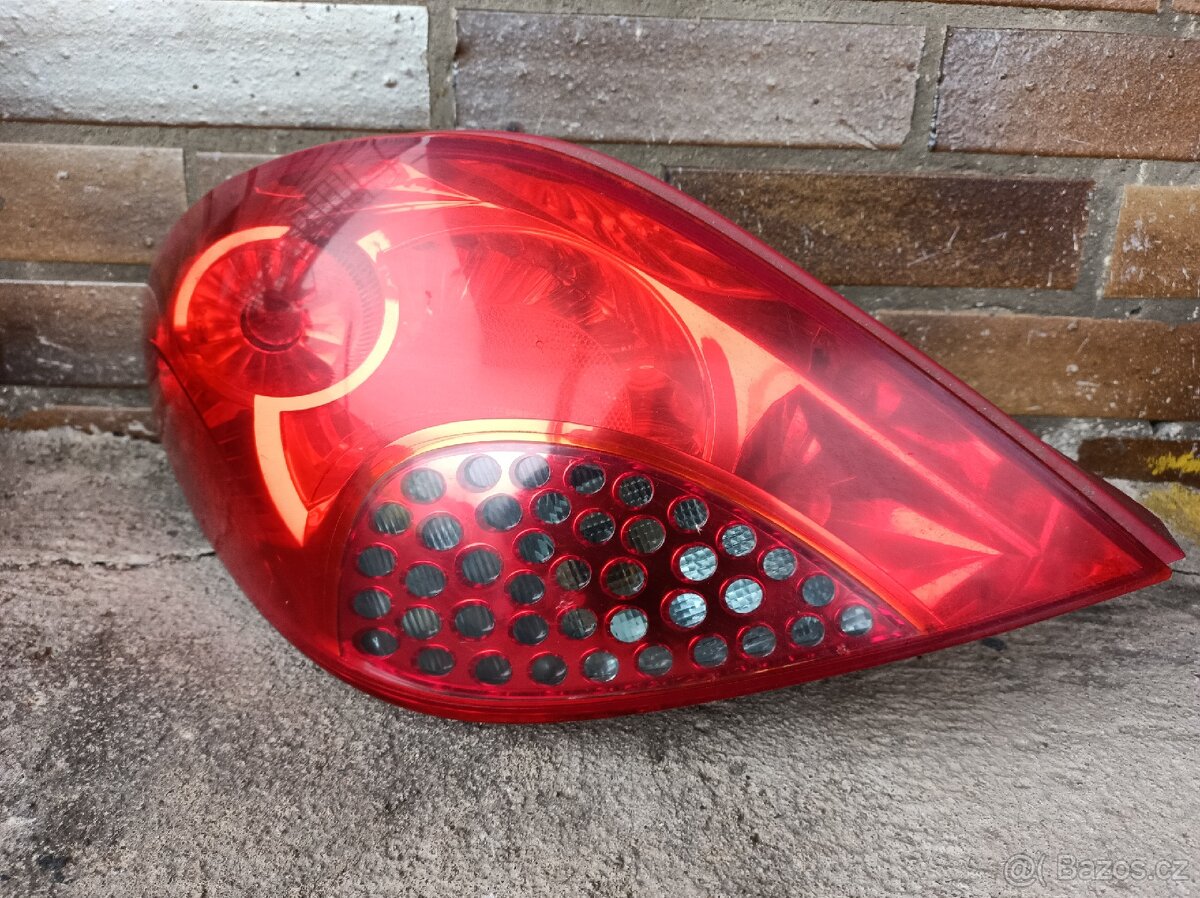 Peugeot 207 zadní světla - 2