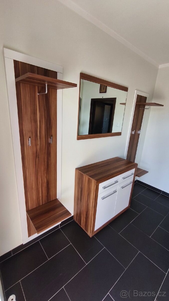 Předsíňová stěna - 2