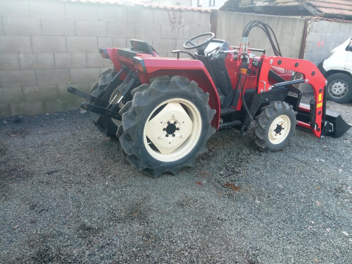 Mitsubish MT 22 s nakladačem - 2