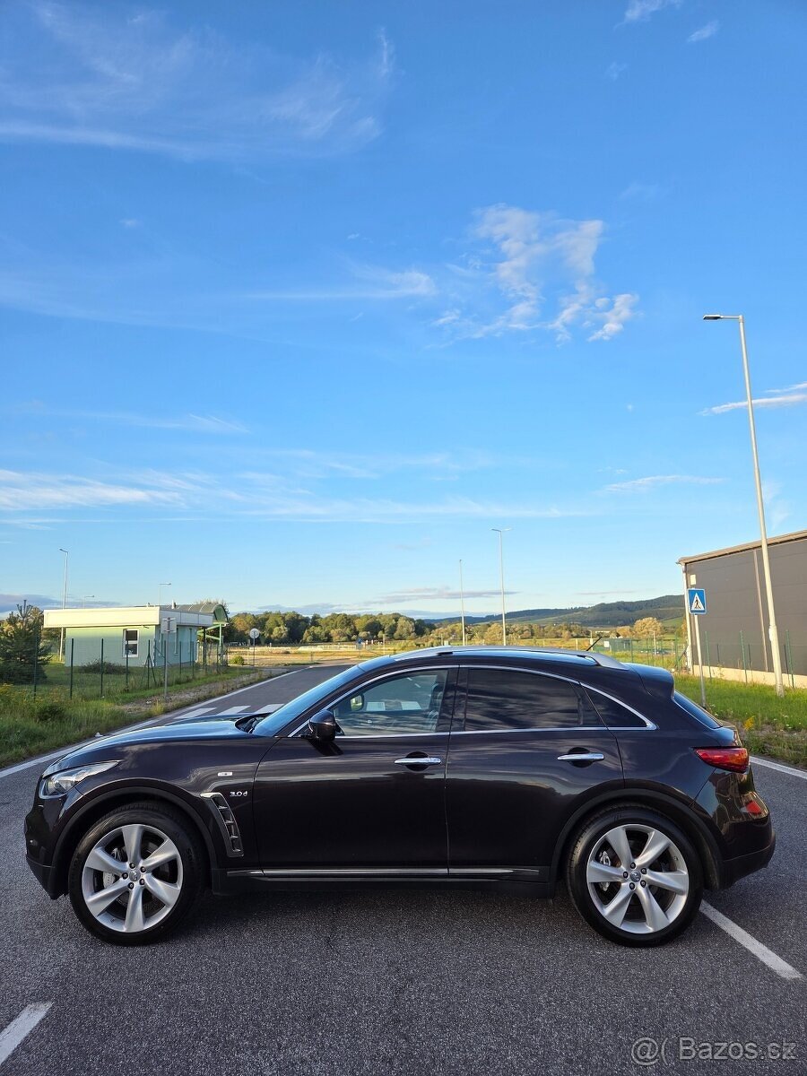 Infiniti QX70 S - 2