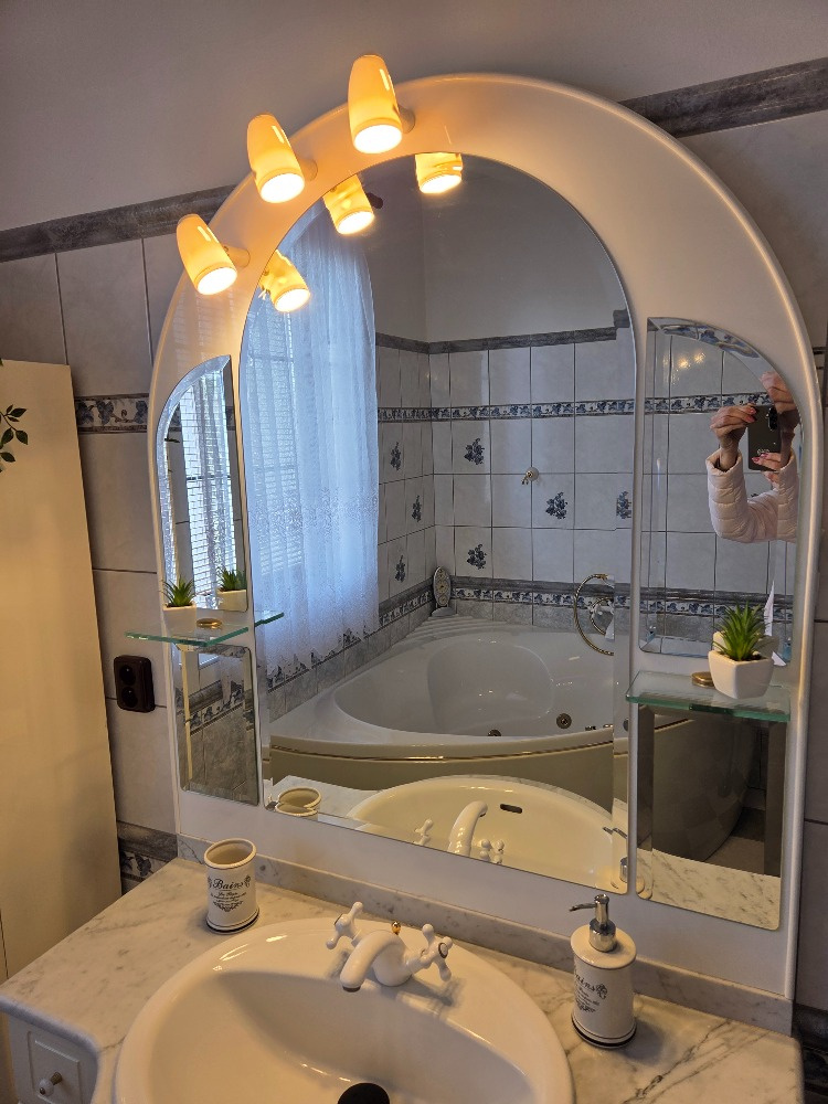 KOUPELNOVÝ NÁBYTEK - 2