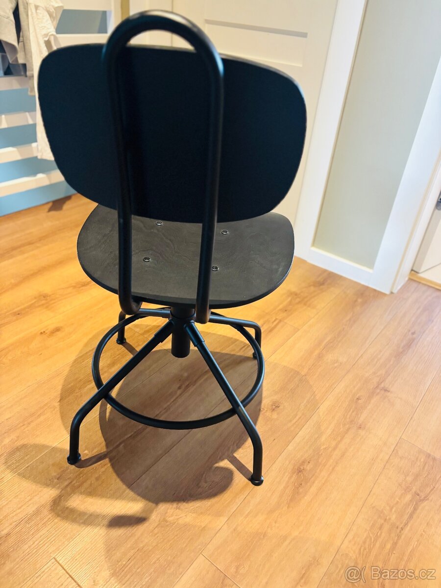 Designová otočná židle - 2