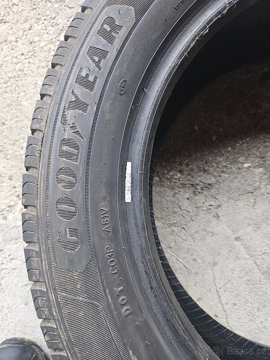 Pneu 215/60 17 C - 2
