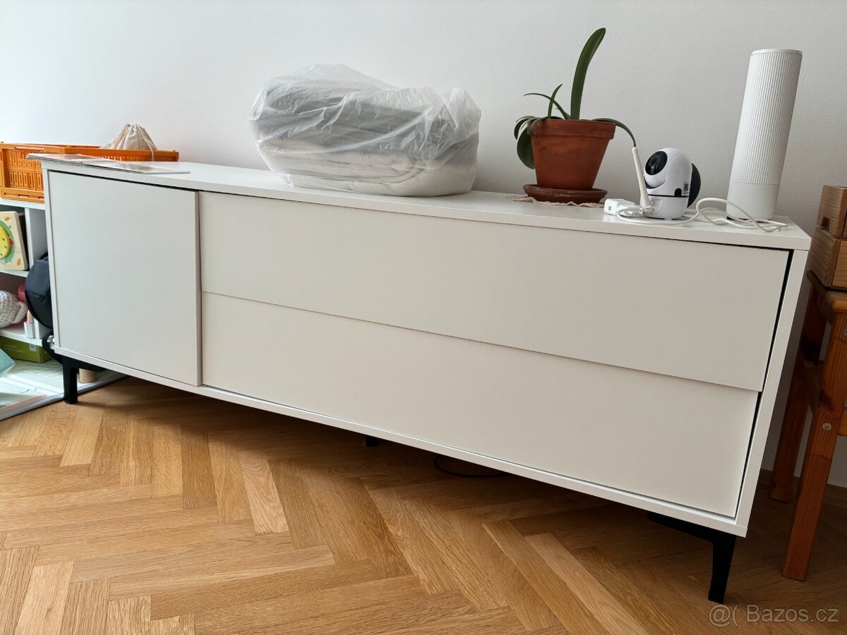 Bílý TV stolek, komoda do obýváku - 2