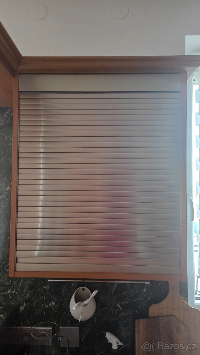 Skříň s roletou - 2
