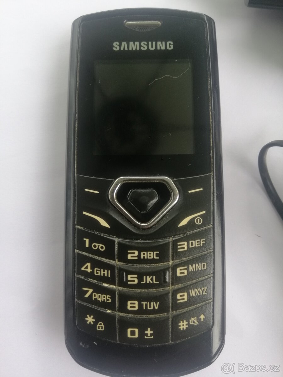 Mobilní telefon Samsung - 2