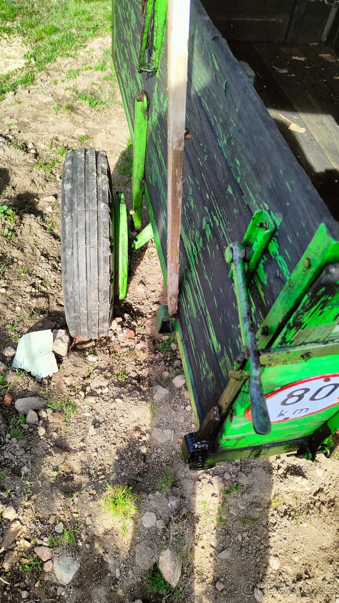 Vlečka za traktor dvoukolová - 2