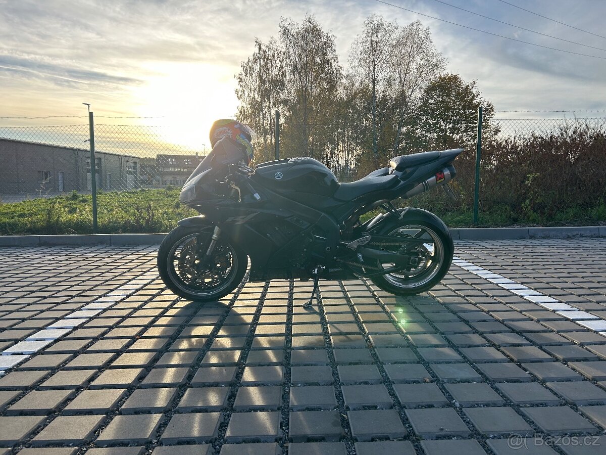 Yamaha r1 - 2