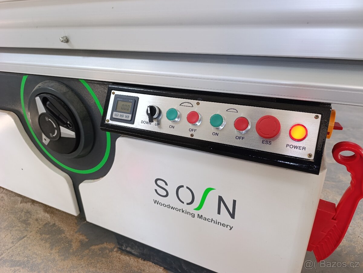 Formátovací pila s posuvným stolem a předřezem. - 2