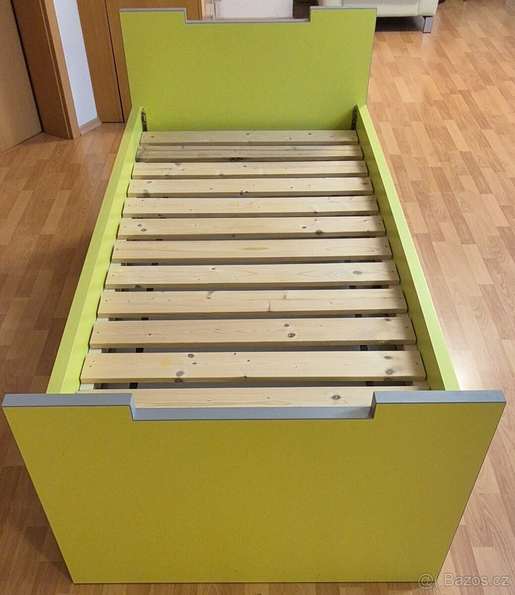 Rozkládací postel + noční stolek - 2