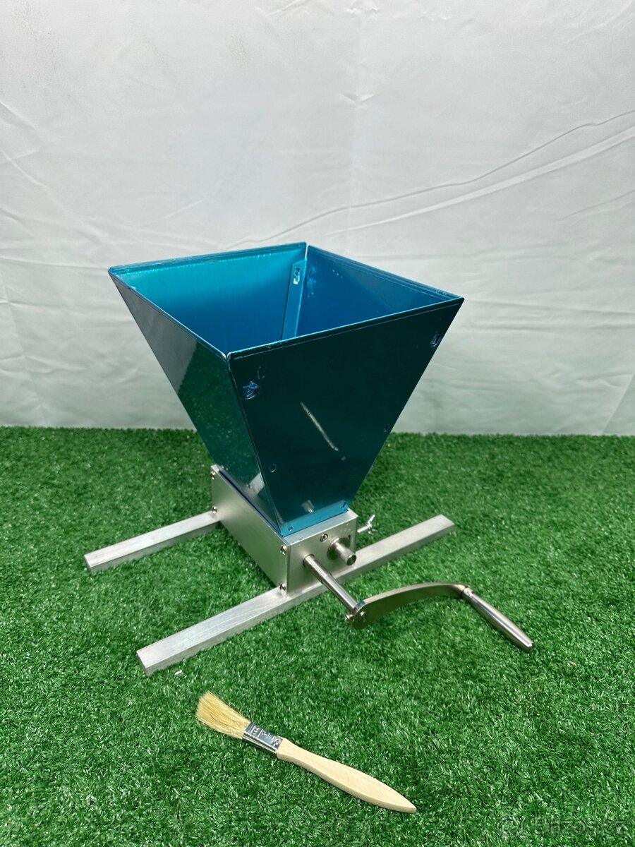 Ruční šrotovník na obilí, mlynek na obilí - 2