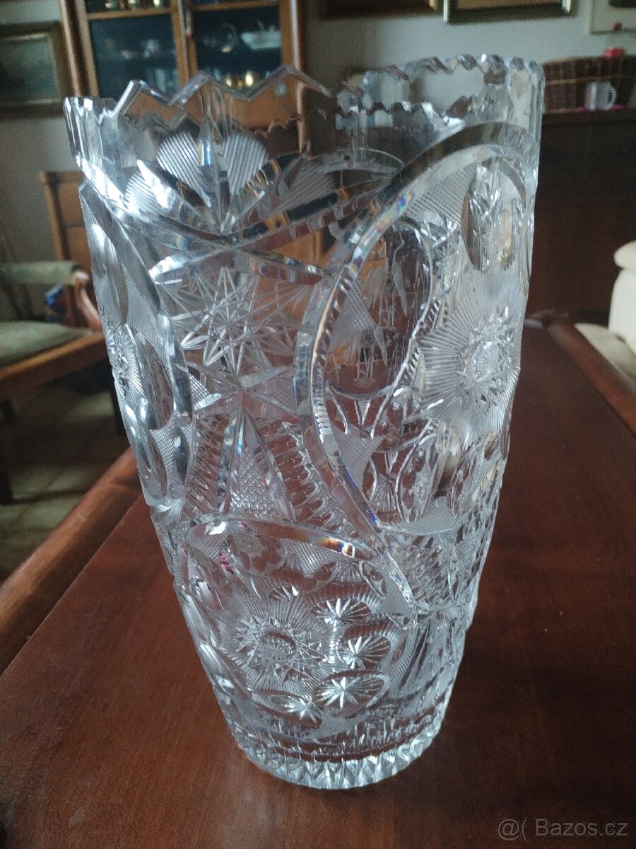 Velká broušená skleněná váza - 2